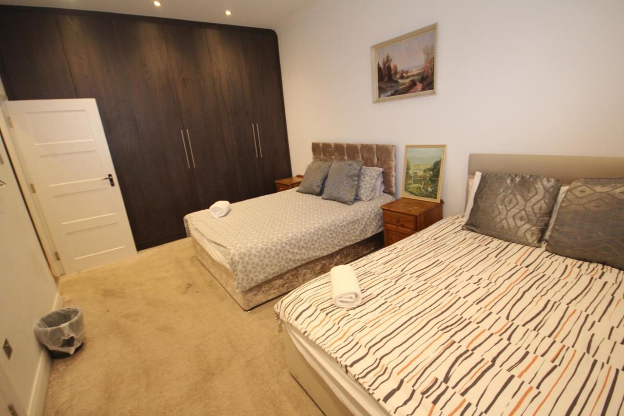 Great West Road Flat C * Londra